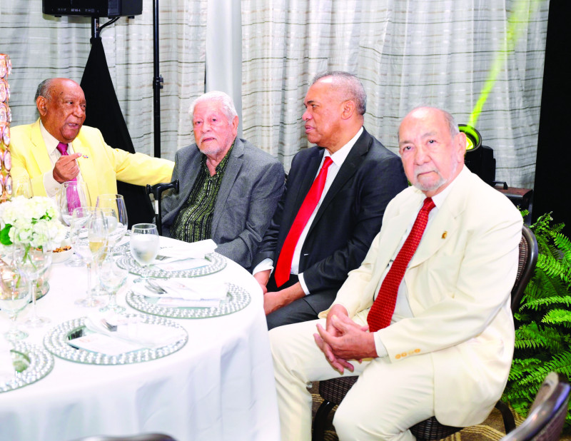 Osvaldo Cepeda, Fernando Casado, Anthony Pérez y Nobel Alfonso en la cena de gala.