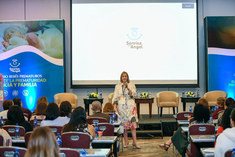 Psicóloga perinatal y presidenta de la Asociación Dominicana de Psicología Perinatal, Angie Estévez.