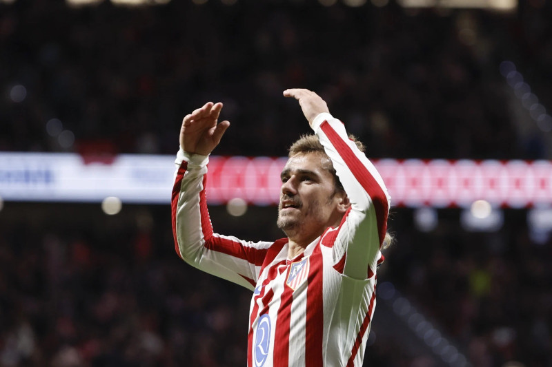 Antoine Griezmann luce feliz tras marcar su angustiante gol.