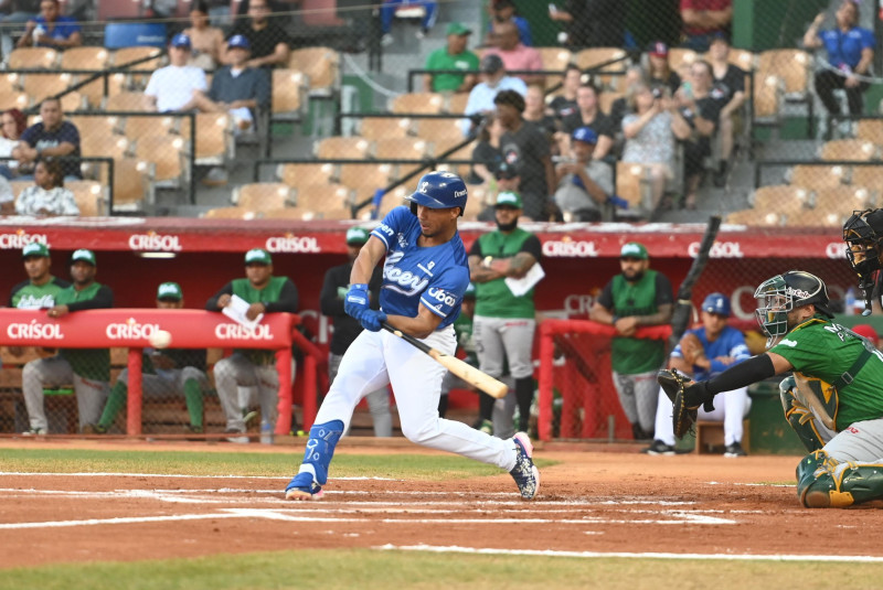 Francisco Mejía fue el héroe ofensivo por los Tigres del Licey en su truinfo del sábado sobre las Estrellas.