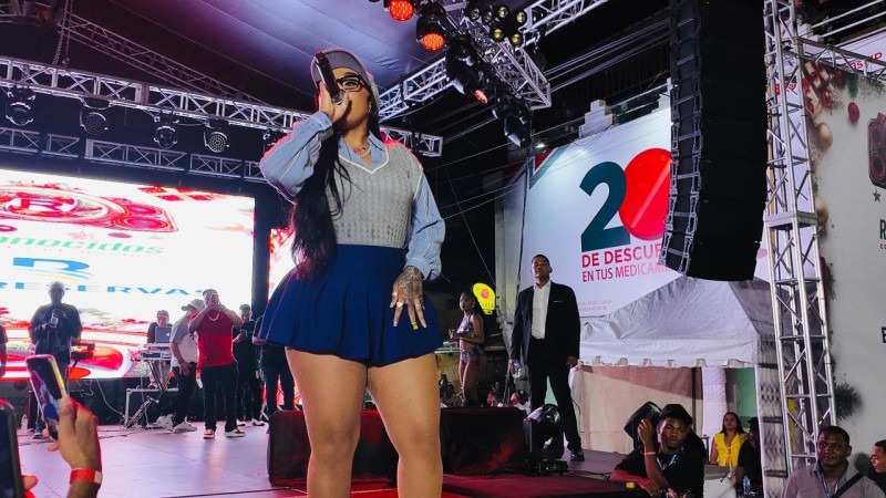 Arleny MC formó parte de la entrega navideño 2025 de ReconocidosNet