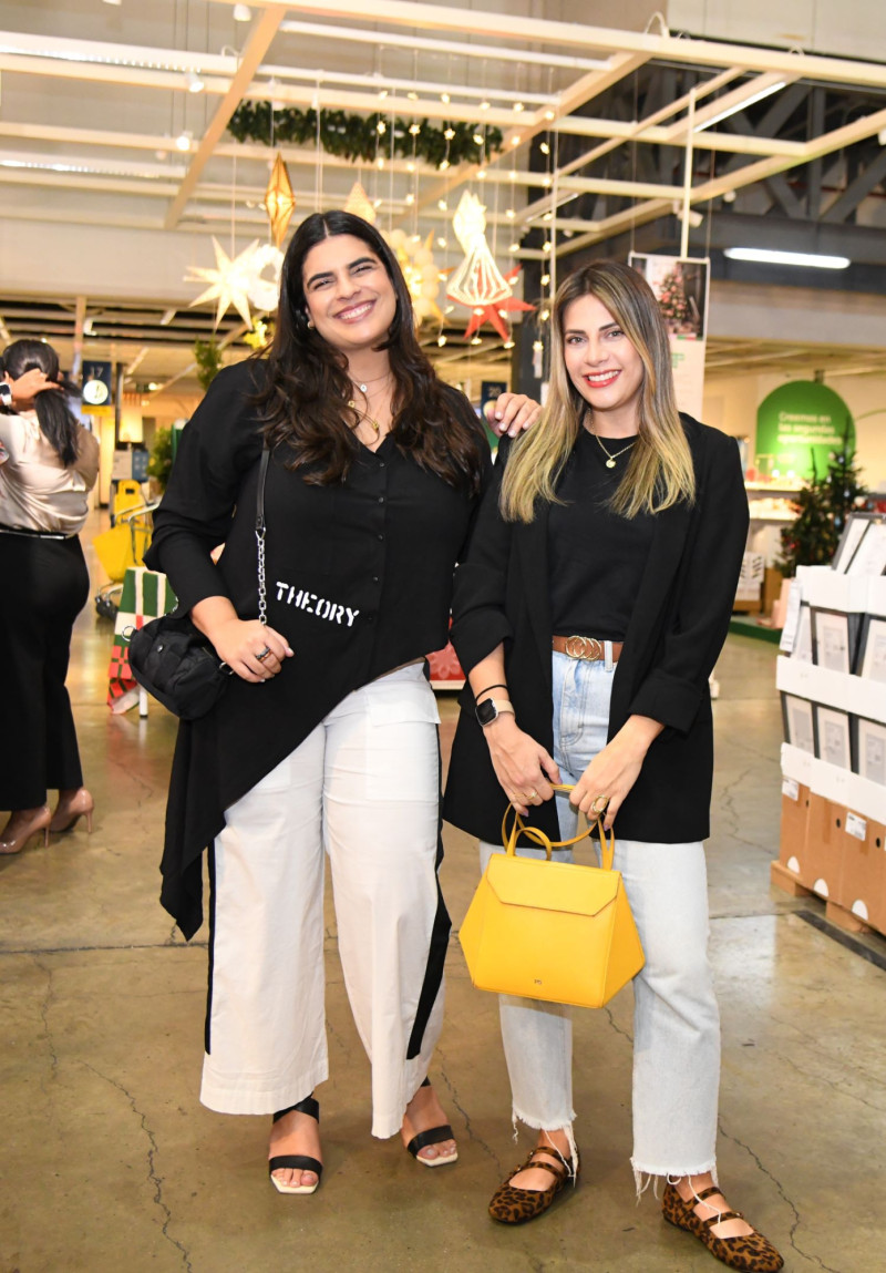 Victoria Batista y Kenya Corrales.