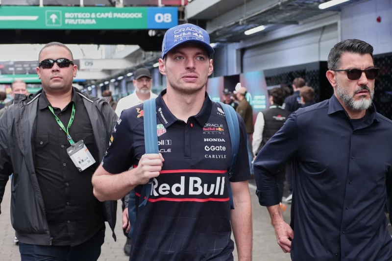 Max Verstappen de Red Bull llega al circuito de Interlagos para el Gran Premio de Brasil, el 9 de noviembre de 2025, en Sao Paulo.