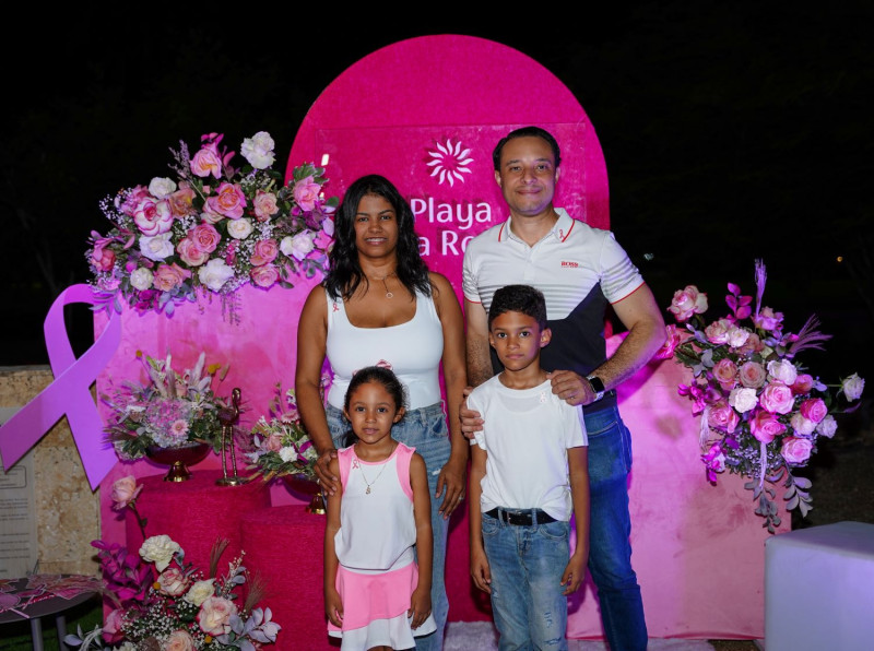 Laura Roberto, Leonel Vitinni, Leonel Vitinni (hijo) y Camille Vitinni.