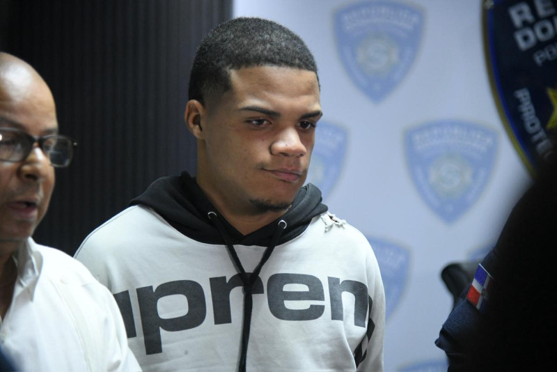 Cesar Reyes Pérez, de 21 años de edad, acusado de ultimar hombre en Santo Domingo, Este.