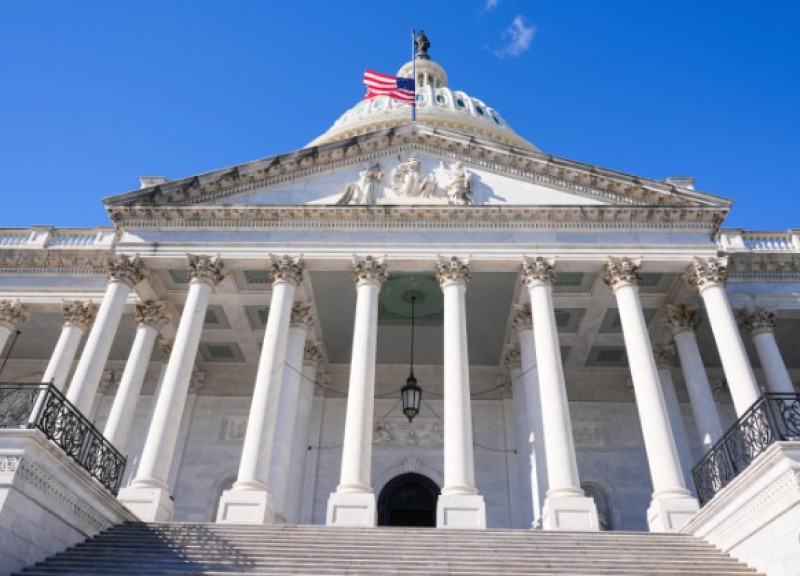 Fotografía del Capitolio de Estados Unidos el jueves 6 de noviembre de 2025, día 37 del cierre del gobierno, en Washington.