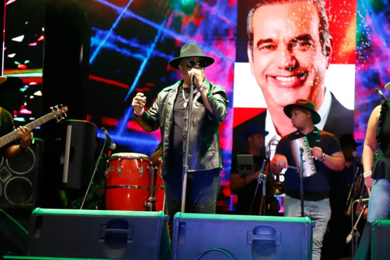 Aramis Camilo cerró el Festival Mundial del Merengue 2025 en Jarabacoa.