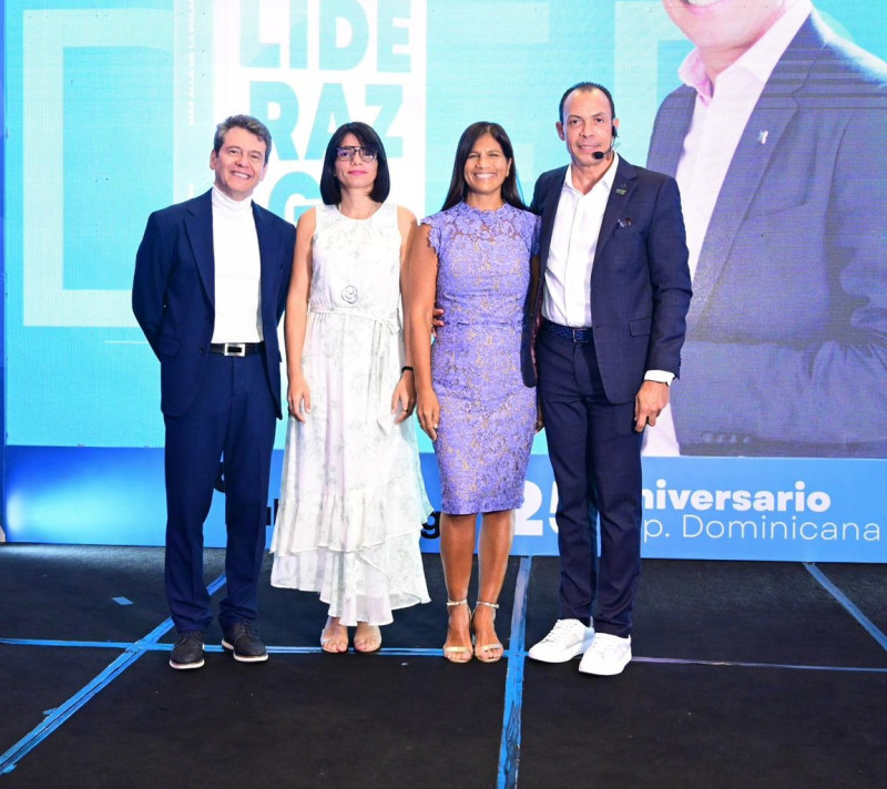 Mauricio Piñol, Keyla González, Nazarena Bello y César Cordero.