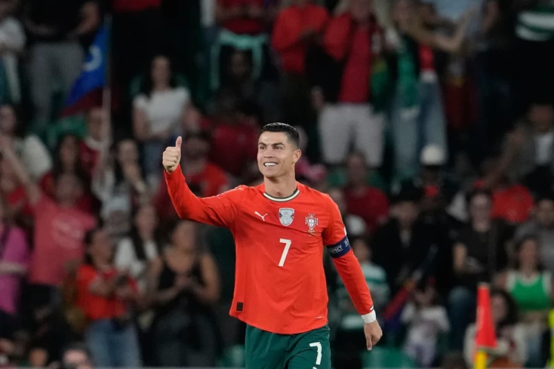 Cristiano Ronaldo, de Portugal, celebra tras anotar en el encuentro de la eliminatoria a la Copa Mundial 2026 ante Hungría el 14 de octubre del 2025.