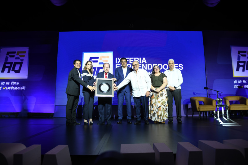 Feria  Emprendedores  reconoce a Pepín Corripio, Frank Rainieri y Ligia Bonetti por sus aportes al desarrollo nacional.