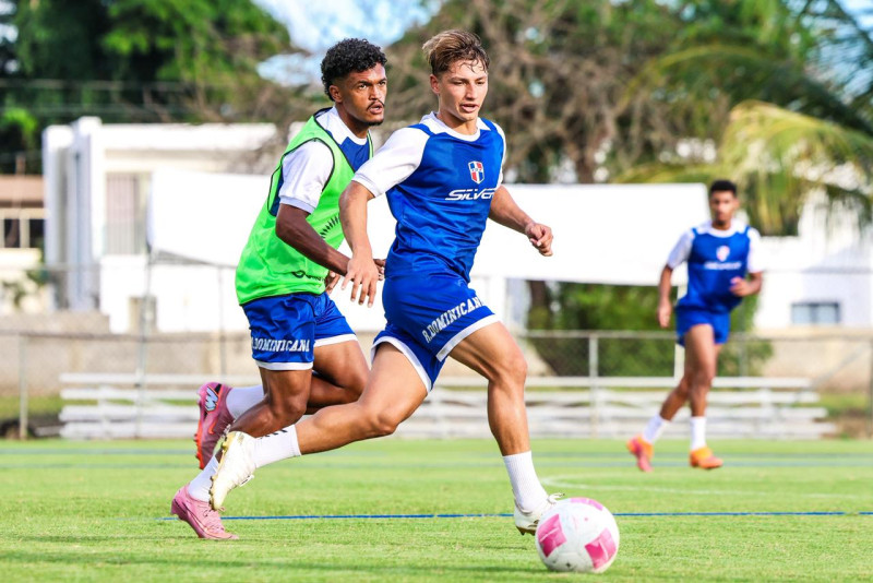 Lucas Bretón es uno de los integrantes de la selección nacional de fútbol.