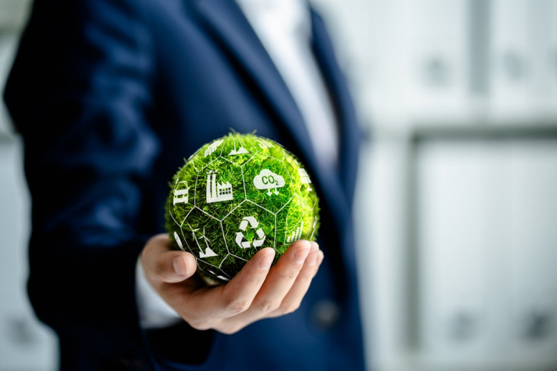 "Los legisladores y los gobiernos deben usar sus poderes para restringir el poder de las plataformas que se benefician de la difusión de contenido manipulado", dice la misiva.