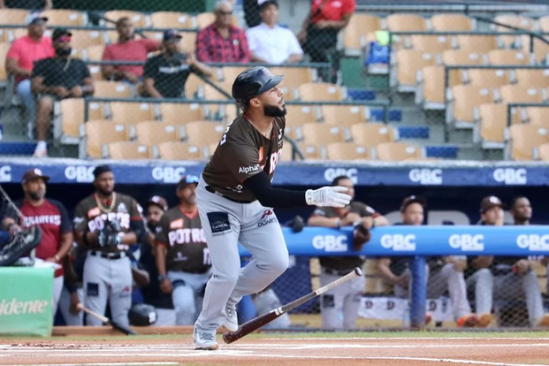 Leury García quebró un empate con un sencillo productor en el quinto episodio del partido.