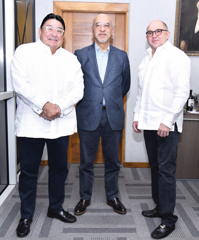 Miguel Calzada León, Aníbal De Castro y Luis Andrés Cordero.