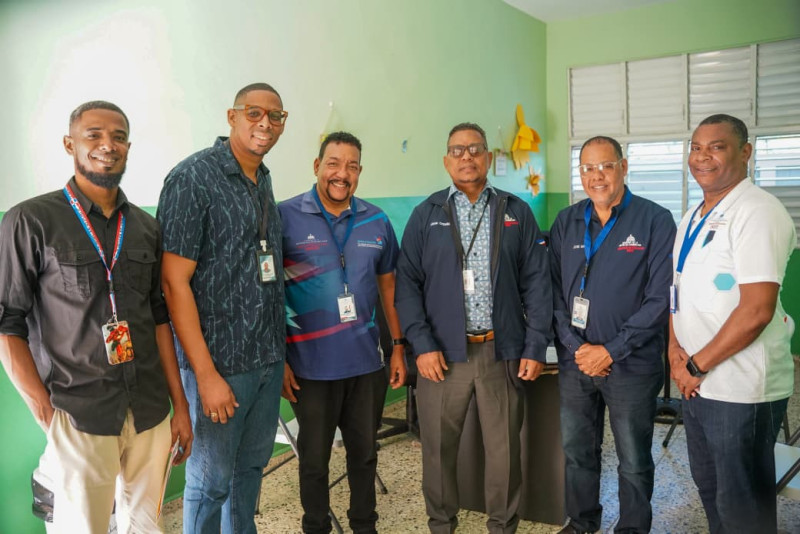 Parte de los participantes en la jornada de acompañamiento docente focalizado en 40 distritos educativos.