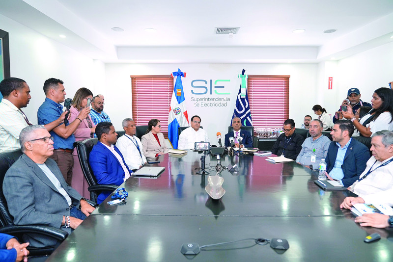 El ministro de Energía y Minas, Joel Santos, encabezó la segunda reunión del Comité de Falla del OC-SENI.