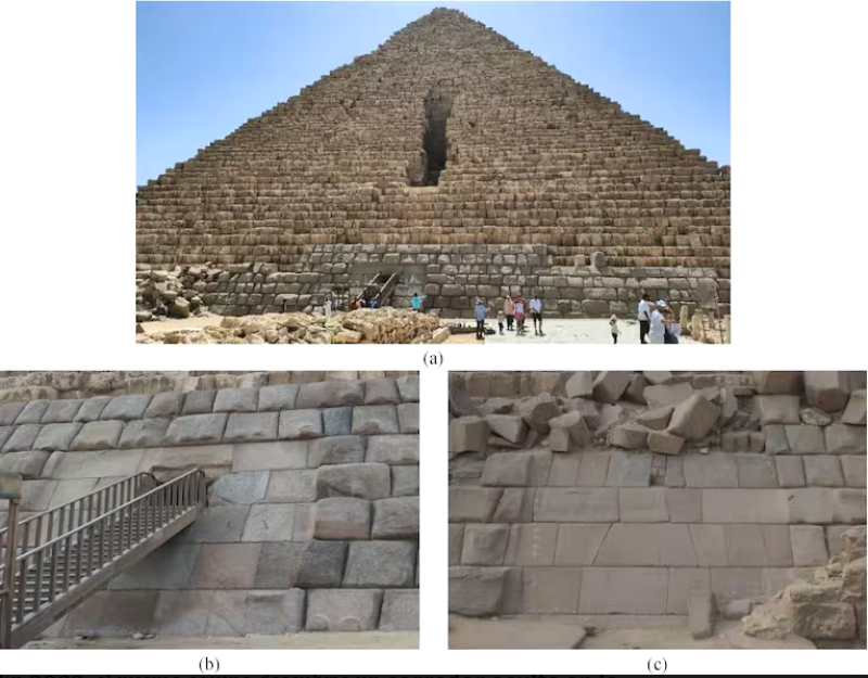 Figura 1. (a ) la cara norte de la Pirámide de Menkaure y (b) una vista de cerca de la entrada principal, y (c) la parte pulida de la cara este (tema de interés en este estudio)
Khalid Helal, Polina Pugacheva