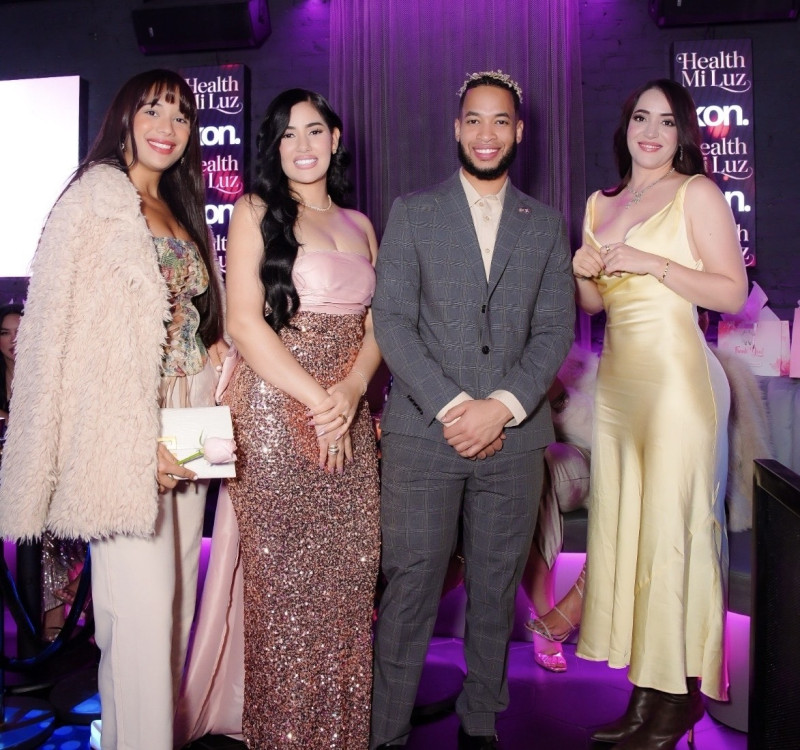 Mariely de la Cruz, Catherine Rosario, Ray Studios y Karen Yapoort.