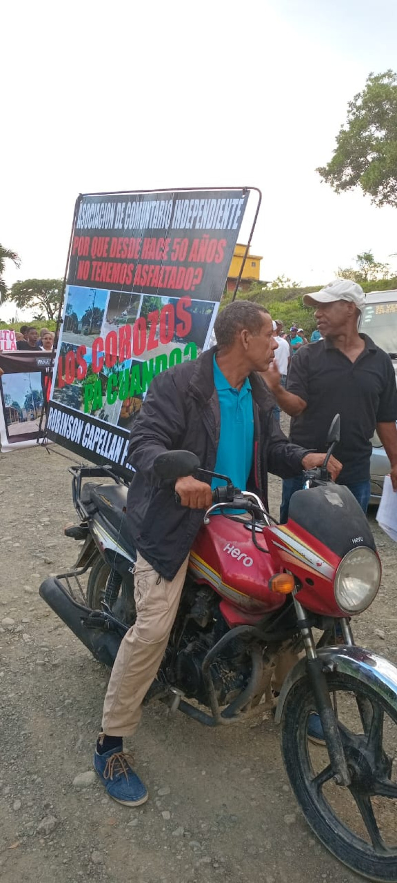 La Asociación de Juntas de Vecinos del municipio Pedro Brand, realizó el sábado la “marcha por asfalto”