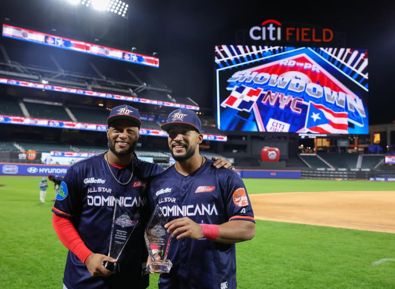 El extoletero puertorriqueño Carlos Delgado y el dominicano Robinson Canó fueron homenajeados por sus trayectorias en el béisbol.