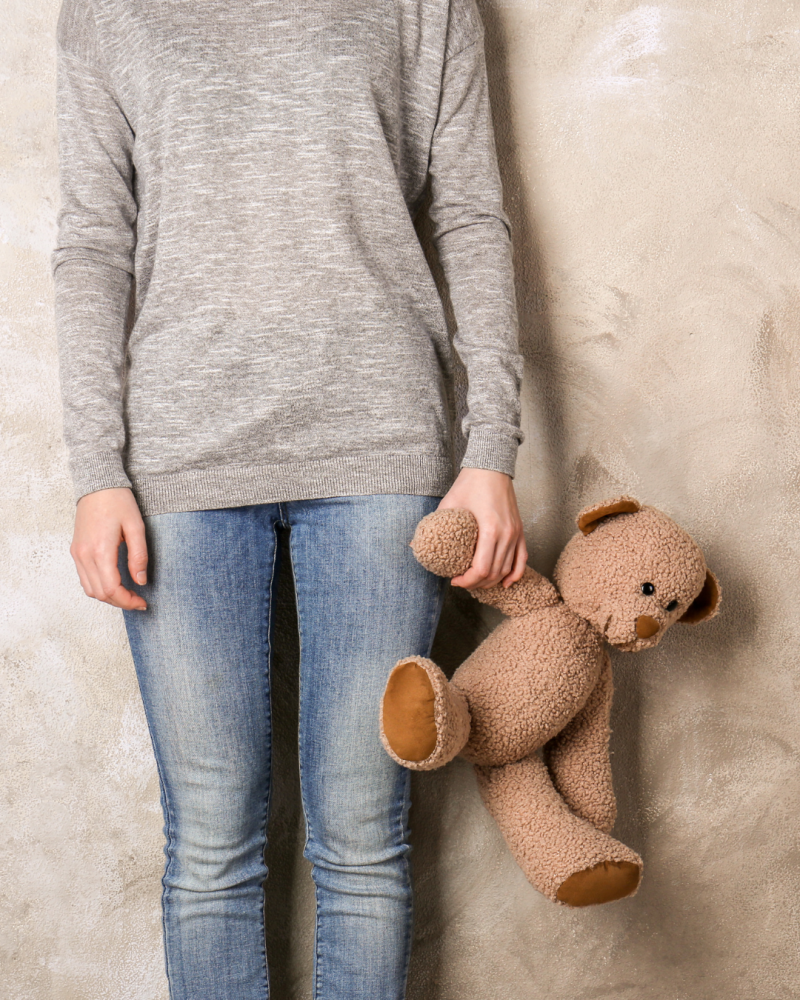 Imagen ilustra un niño en la horfandad