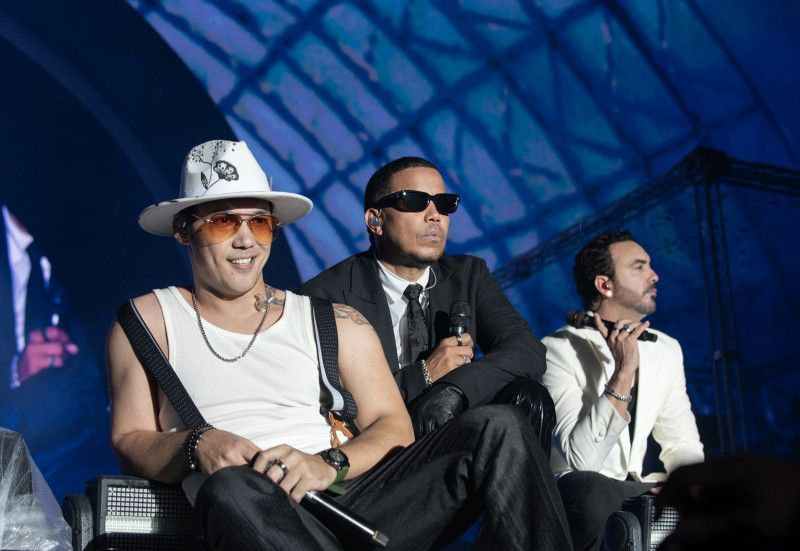 Vladimir Dotel junto a sus dos cantantes (David -Chino Díaz- y Junior Pimentel) y su equipo prometieron una noche inolvidable, y cumplieron con creces.