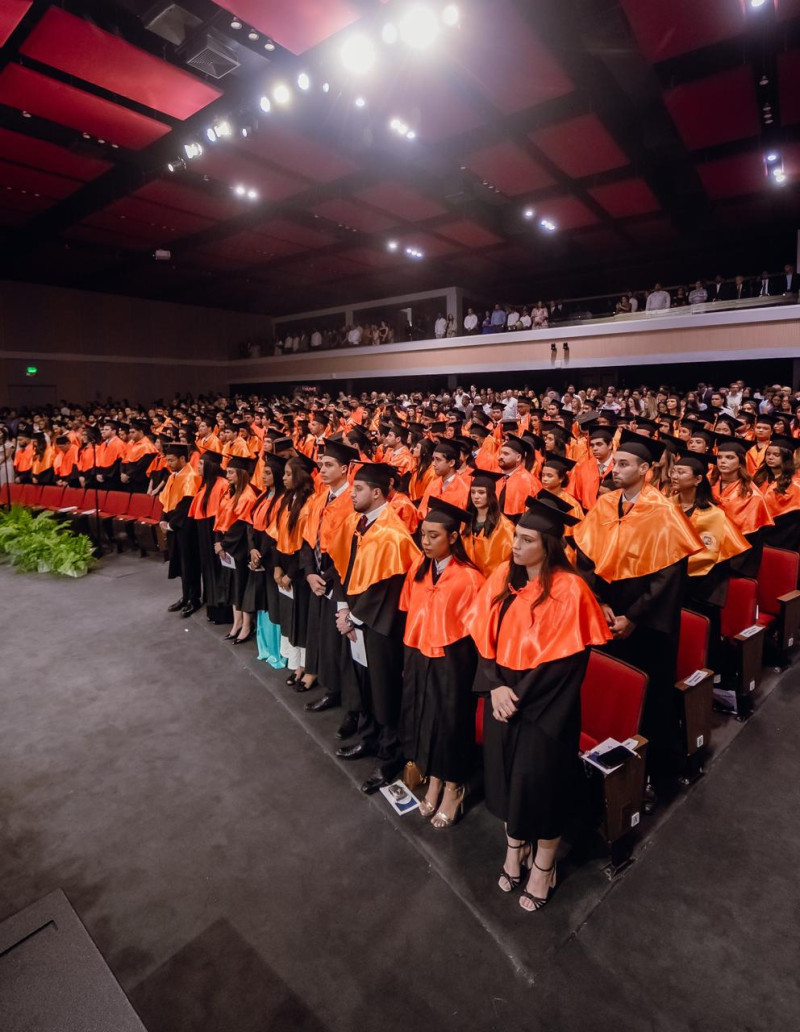 Vista de los profesionales investidos por Unibe.