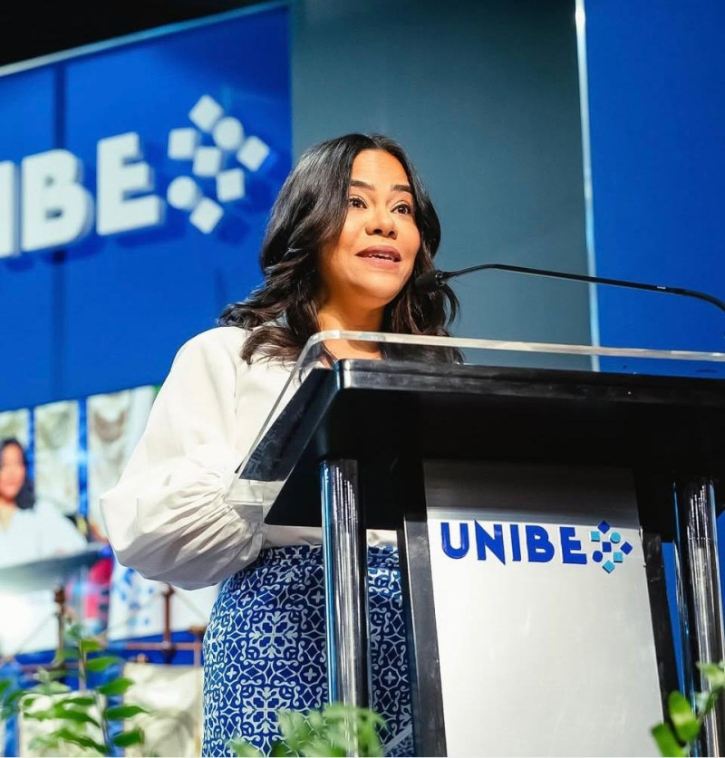 Yomaira Martino, de la Escuela de Derecho, una de las egresadas meritorias.