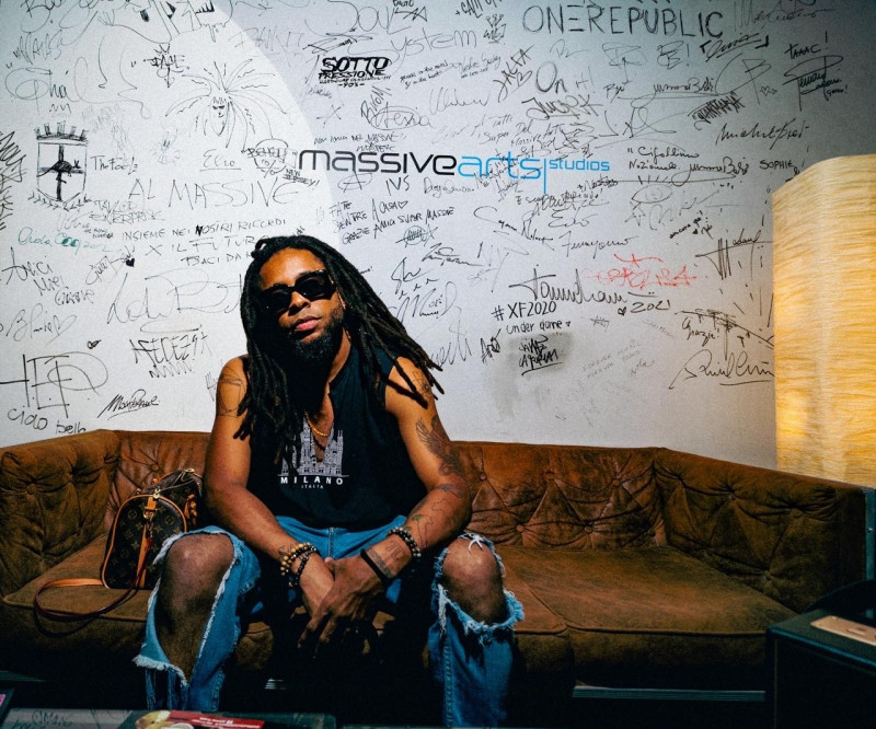 Luigui Bleand (Luis Alfredo Silverio) es un promotor de la música latinoamericana y caribeña.