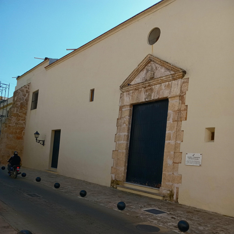 Fachada norte de la iglesia y convento de Santa Clara