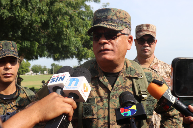 El ministro de Defensa, Carlos Carlos Fernández Onofre.