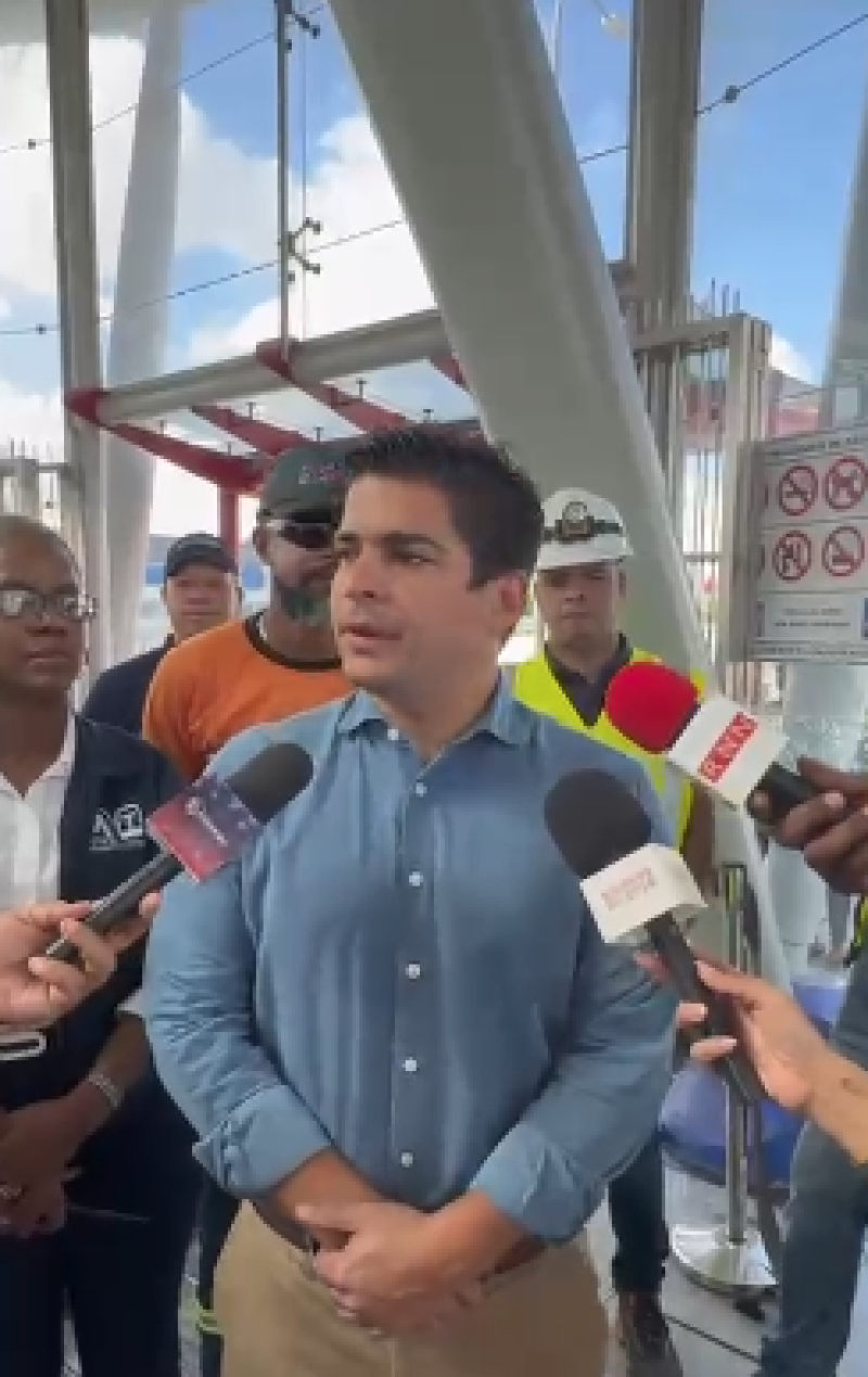 Director de la Oficina para el Reordenamiento del Transporte (Opret), Jhael Isa Tavárez, aclara a la prensa falla en el sistema operativo en la Línea 2 del Metro de Santo Domingo.