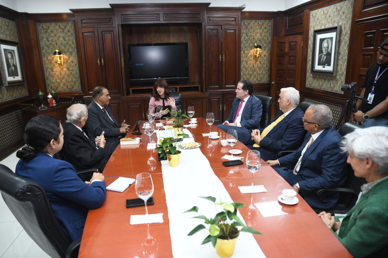 La escritora española, Irene Vallejo, participó en el Desayuno de Listín Diario.