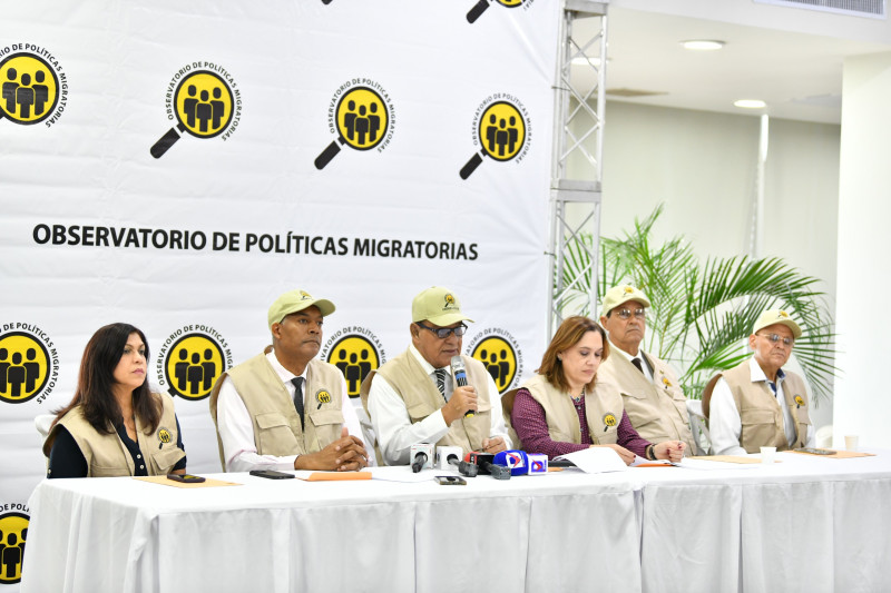 Mesa directiva del Observatorio de Políticas Migratorias (OPM), liderado por Miguel Franjul,