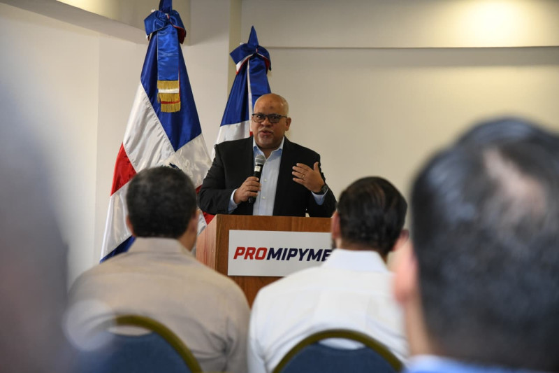 Fabricio Gómez Mazara en la entrega de reconocimientos de la segunda edición de EmprendeLab 2025.