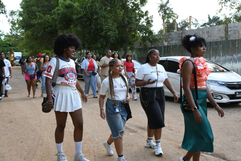 Fanáticos en el concierto de Bad Bunny.
