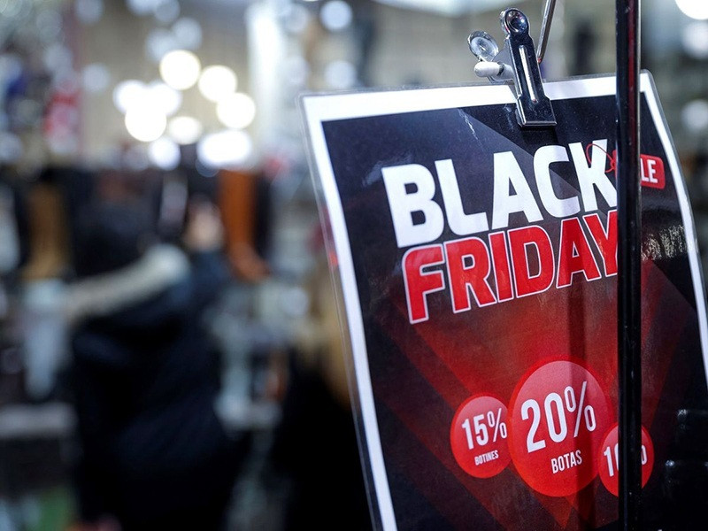 Piden a los consumidores que "extremen la precaución" ante las rebajas "atractivas" del 'Black Friday'