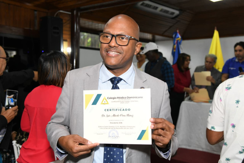 Certificado del actual presidente del Colegio Medico Dominicano.