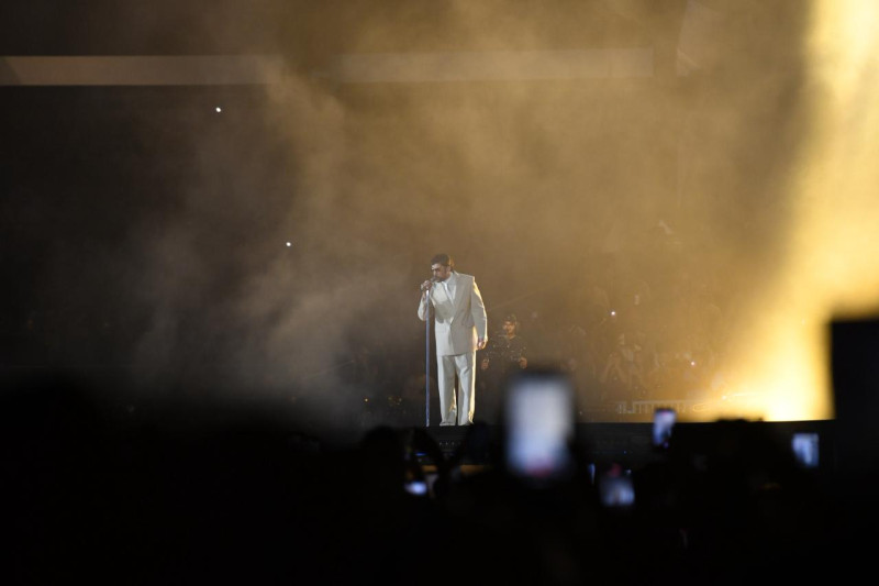 Bad Bunny durante su presentación en Santo Domingo, el 21 de noviembre de 2025, abriendo su gira "Debí tirar más fotos"