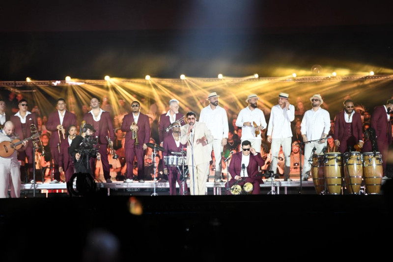 Bad Bunny durante su presentación en Santo Domingo, el 21 de noviembre de 2025, abriendo su gira "Debí tirar más fotos"