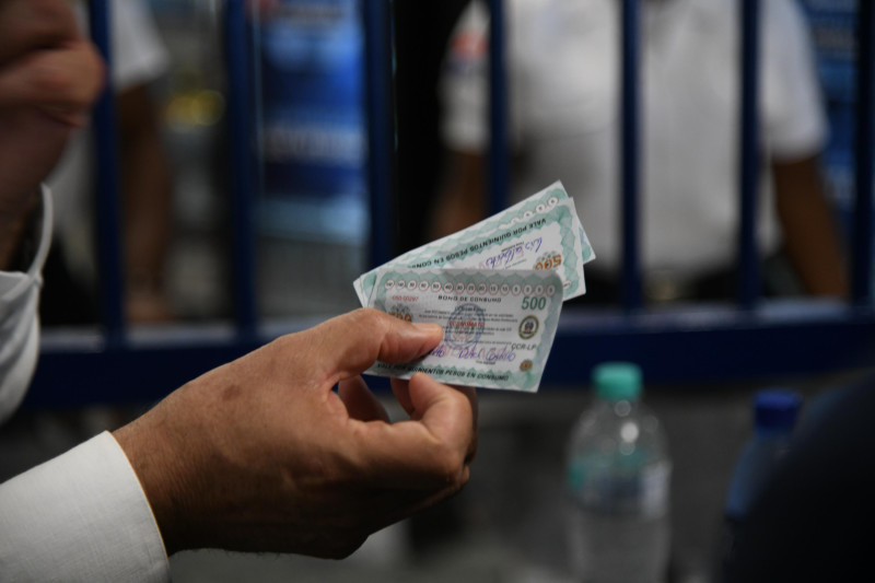 Los papeles que utilizan los presos para comprar.