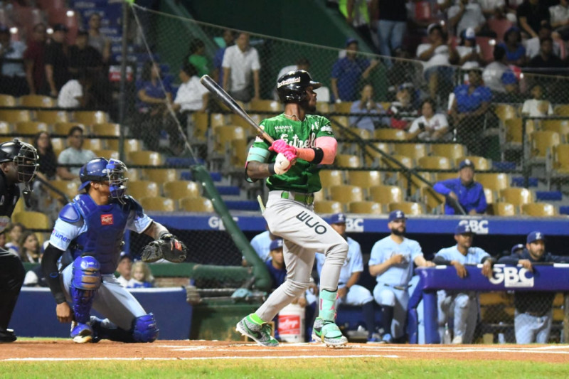 Raimel Tapia fue el más destacado a la ofensiva en el triunfo de las Estrellas.