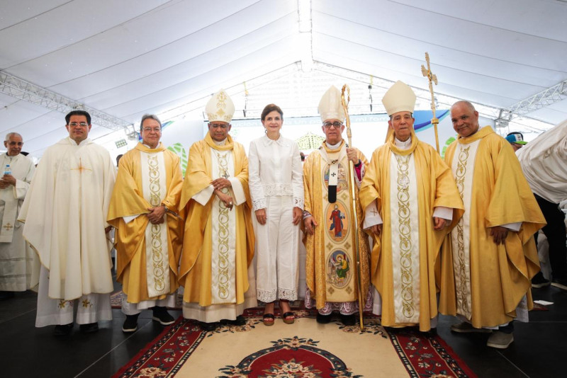 La vicepresidenta Raquel Peña encabezó el acto realizado en Santiago.