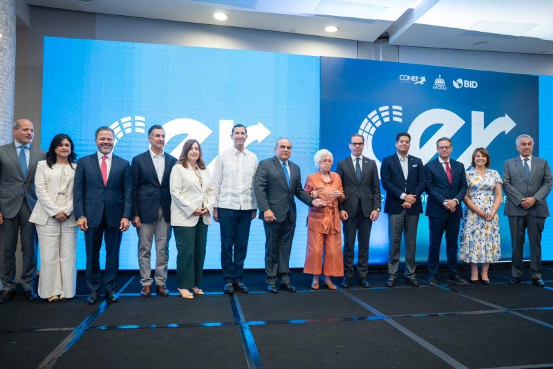 personalidades en el lanzamiento de CER.