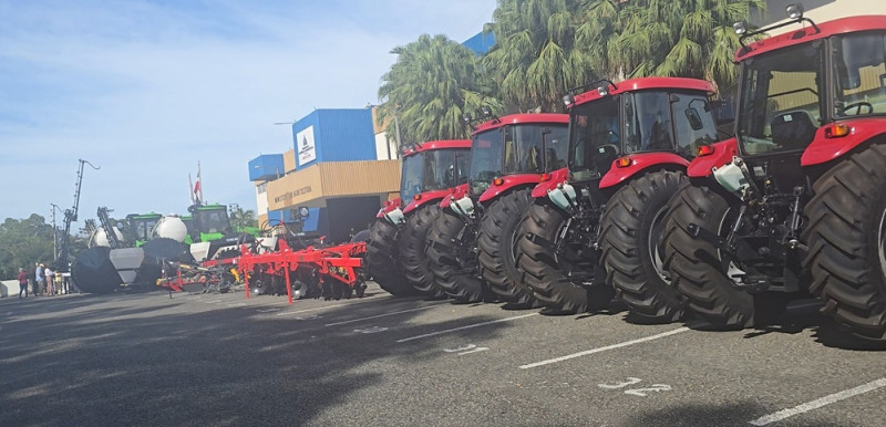 Maquinarias y equipos entregados al Ministerio de Agricultura