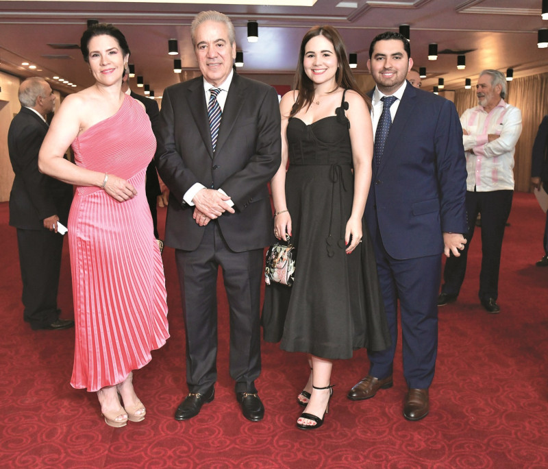 Alicia Ortega, Fernando Hasbun, Dominique Hasbun y Eduardo Escoto.