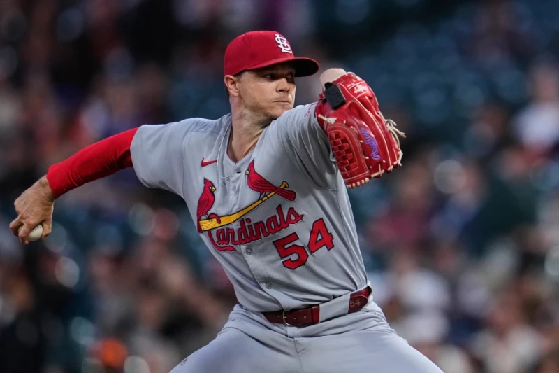 Sonny Gray lanza en el encuentro de los Cardenales ante los Gigantes, en foto del 24 de septiembre del 2025.