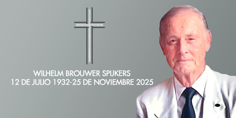 Fotografía conmemorativa de Wilhelm Brouwer Spijkers, presentada junto a un símbolo de cruz.