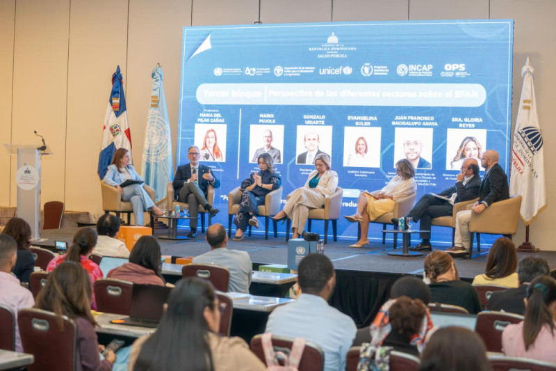 El vicepresidente de la AIRD, Mario Pujols durante su participación en foro internacional Políticas públicas para la prevención y la reducción del sobrepeso y la obesidad.