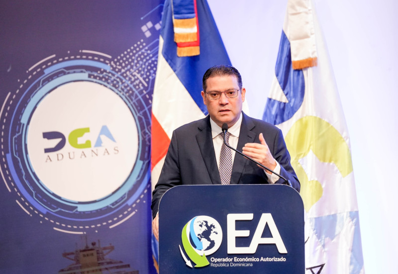 El director general de Aduanas, Eduardo (Yayo) Sanz Lovatón, expresó que este avance refleja el futuro del comercio dominicano.